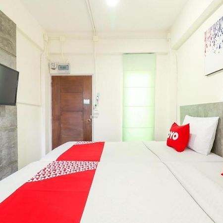 Oyo 412 7 Days Hotel Chiang Mai Exterior photo