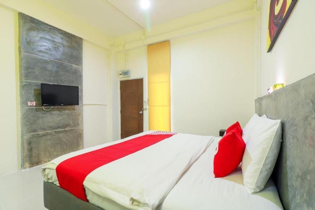 Oyo 412 7 Days Hotel Chiang Mai Exterior photo