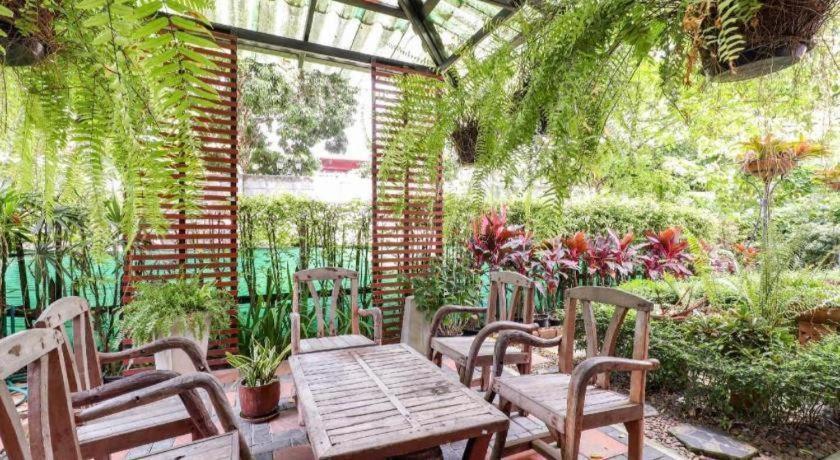 Oyo 412 7 Days Hotel Chiang Mai Exterior photo