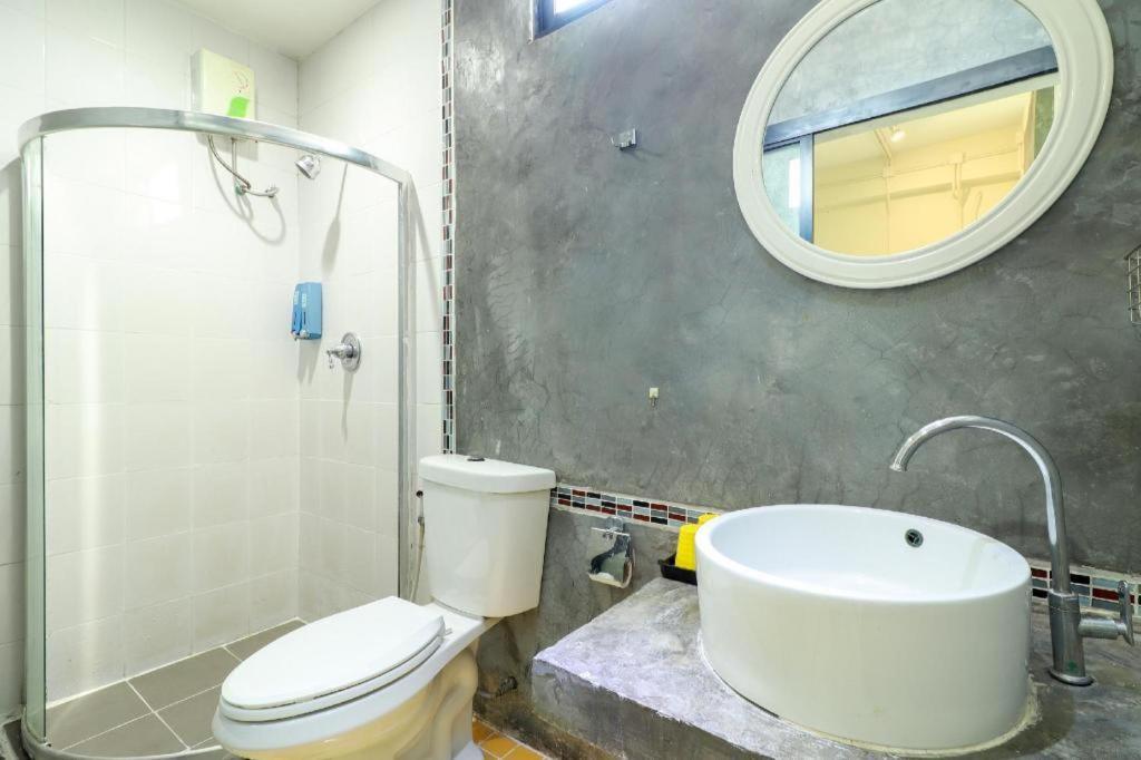 Oyo 412 7 Days Hotel Chiang Mai Exterior photo