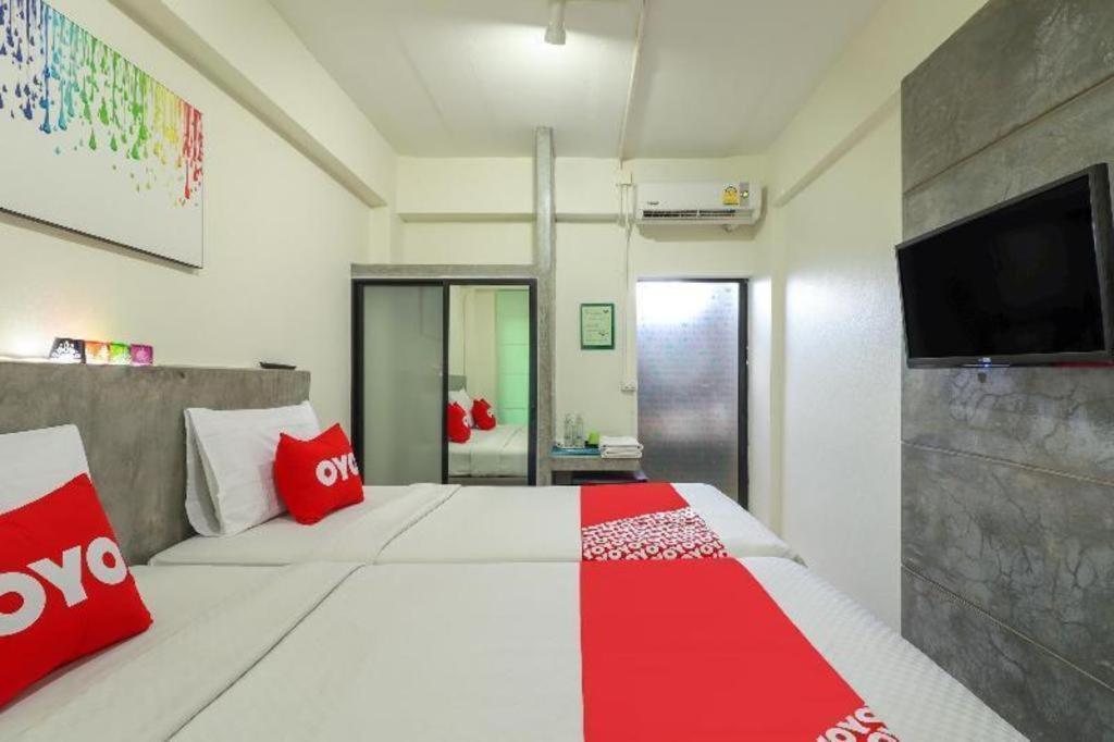 Oyo 412 7 Days Hotel Chiang Mai Exterior photo