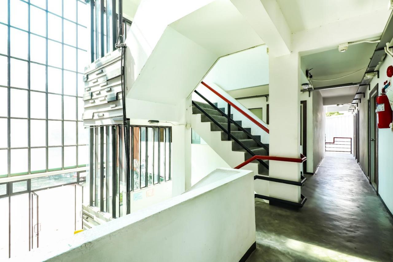 Oyo 412 7 Days Hotel Chiang Mai Exterior photo